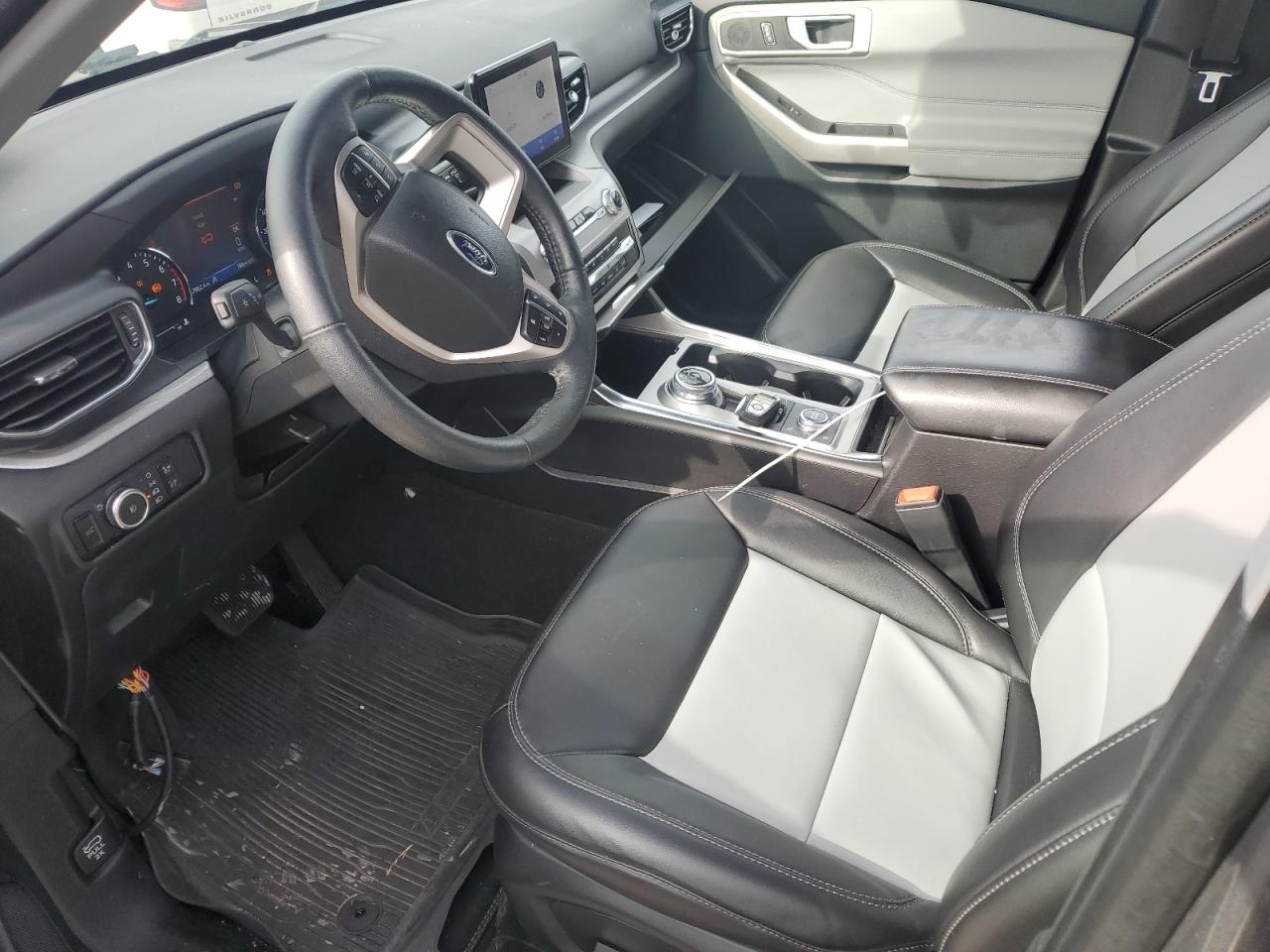 2023 Ford Explorer - Image 7