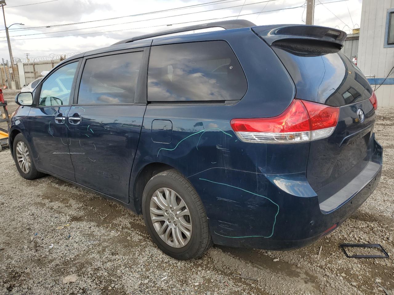 2011 Toyota Sienna - Image 2