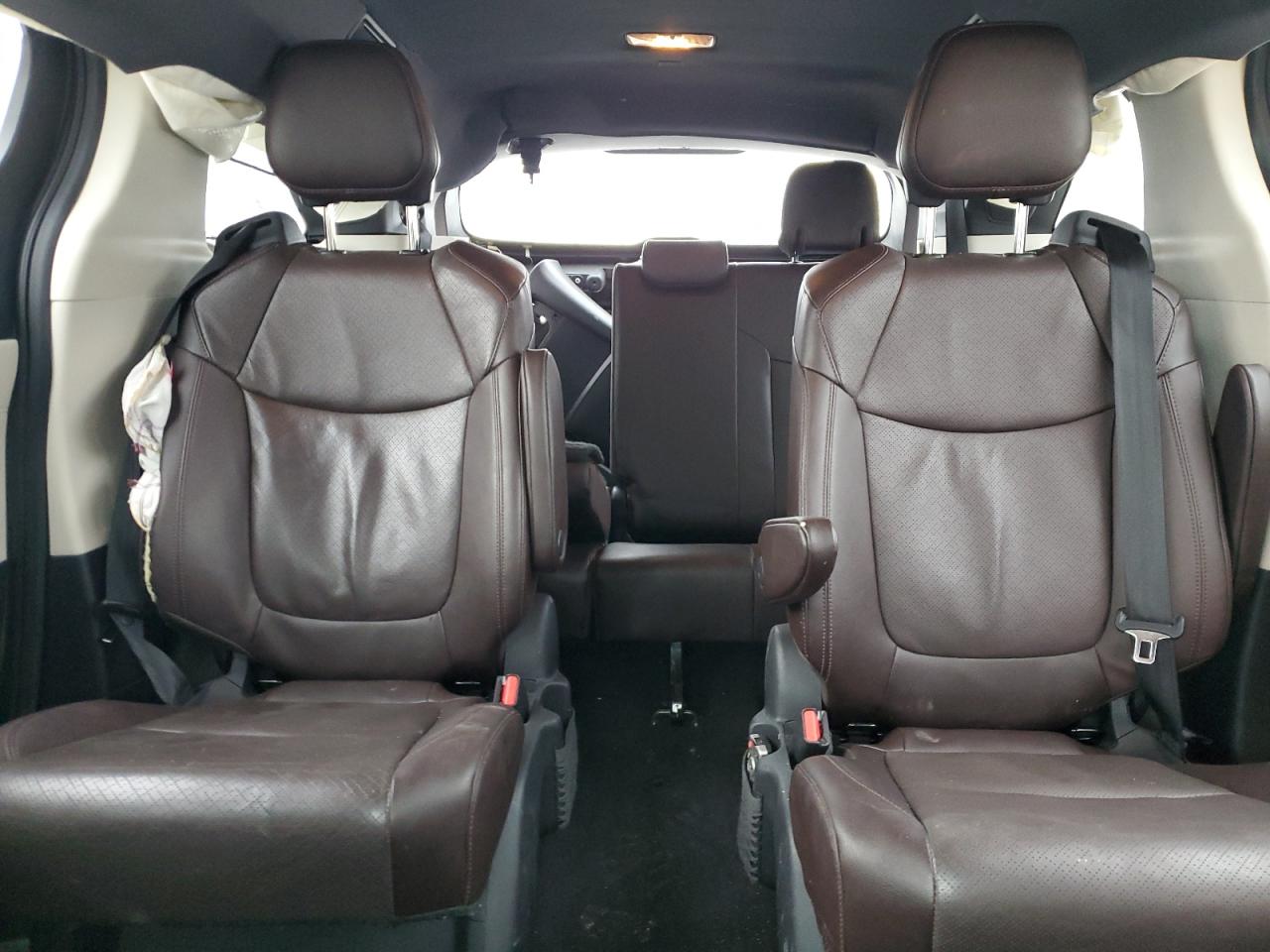 2021 Toyota Sienna - Image 10