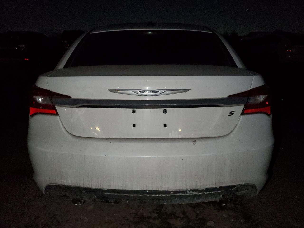 2014 Chrysler 200 - Image 6
