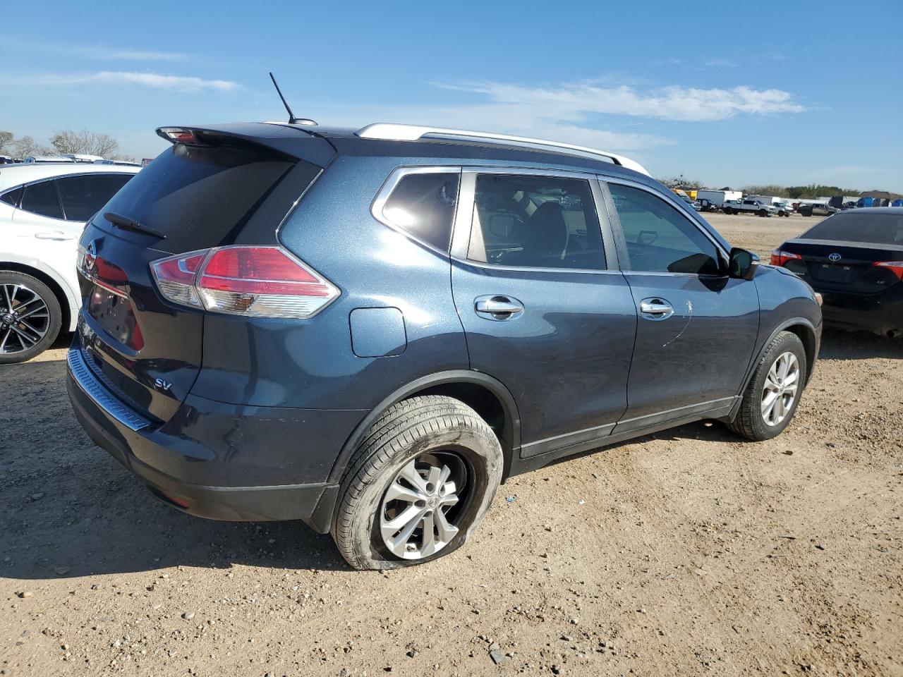 2015 Nissan Rogue - Image 3
