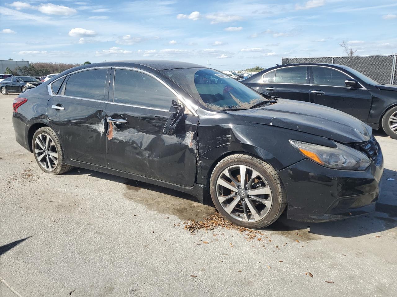 2017 Nissan Altima - Image 4