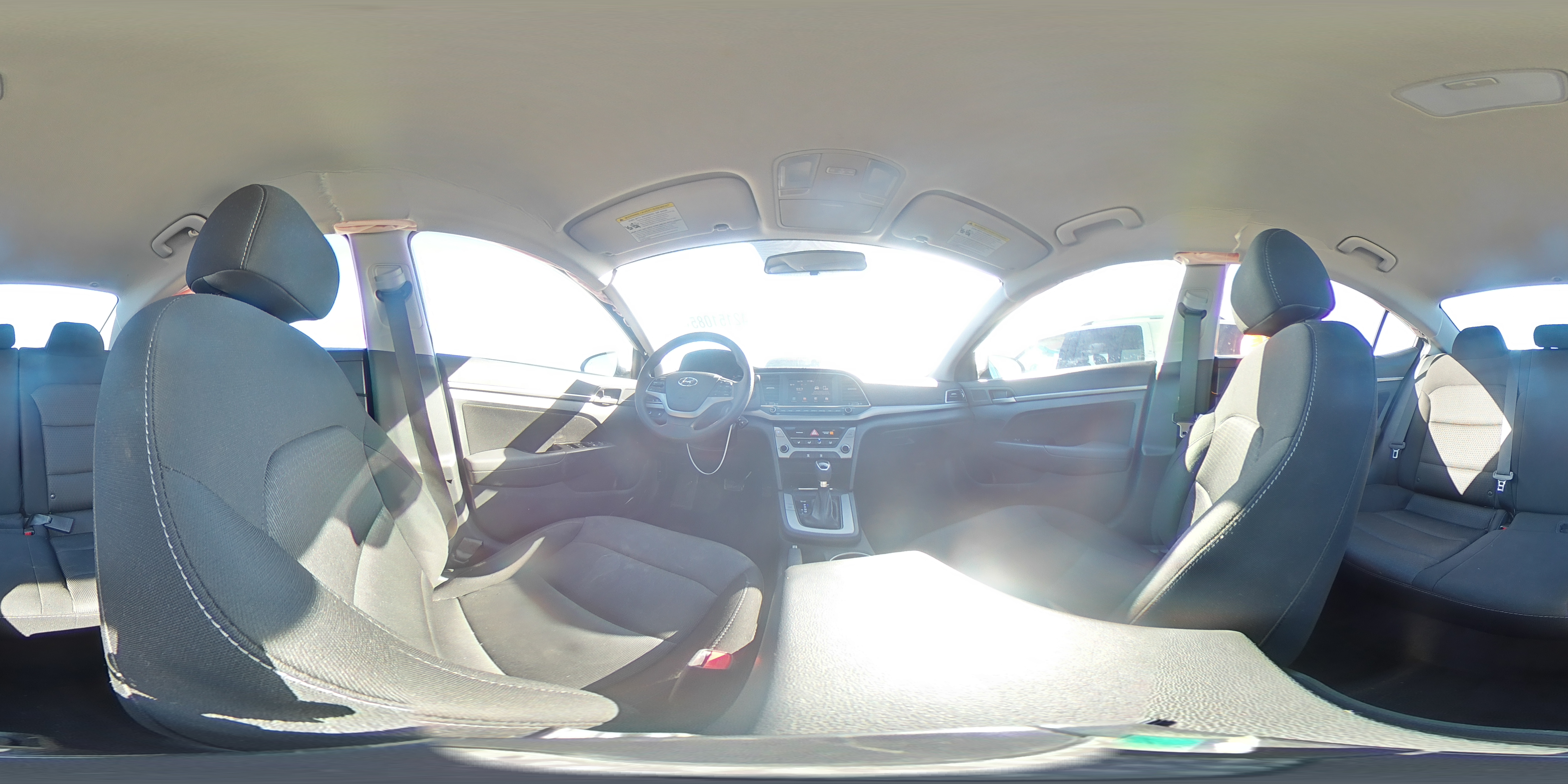2018 Hyundai Elantra - Image 14