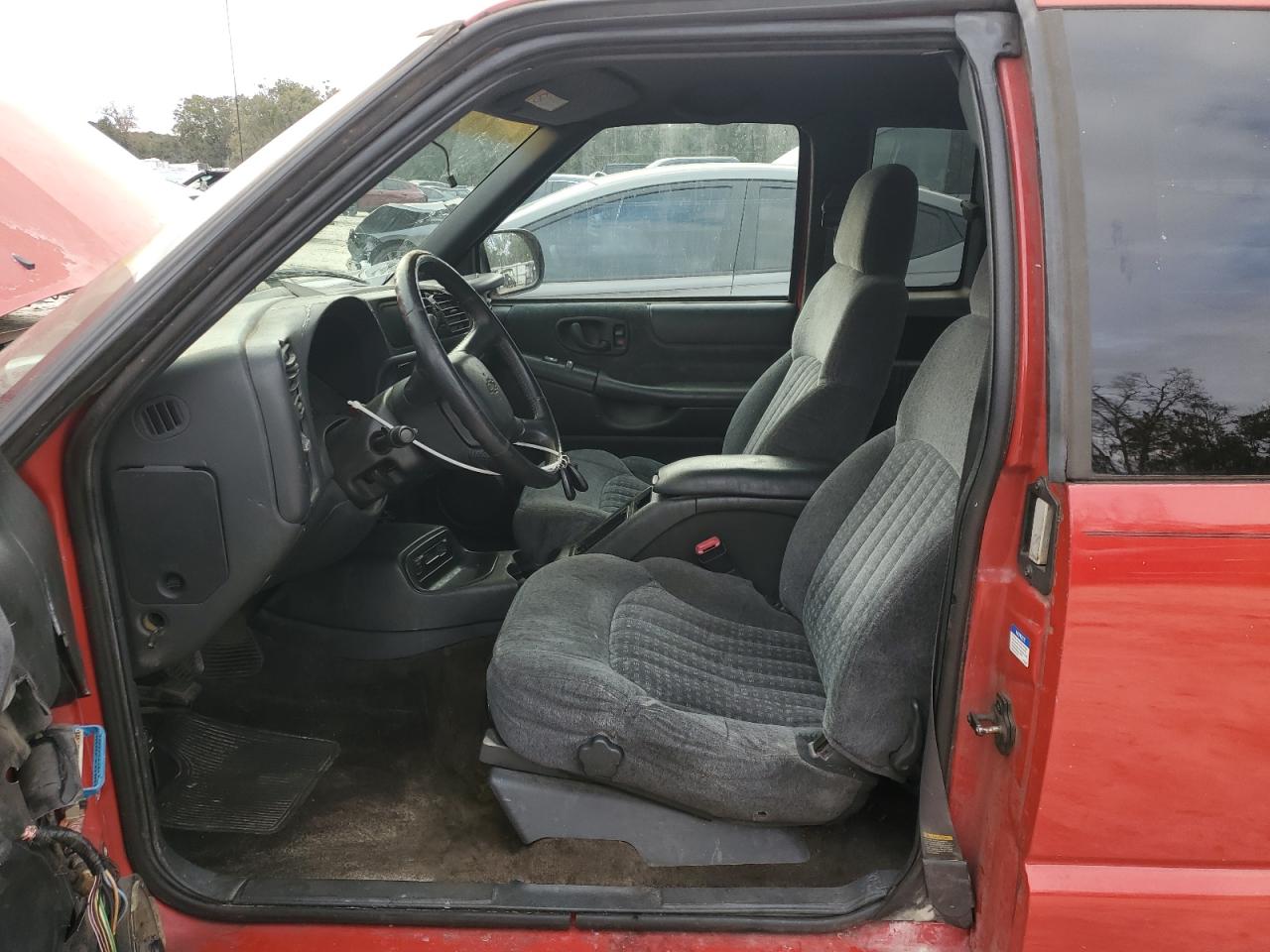 2000 Chevrolet S-10 Pickup - Image 7