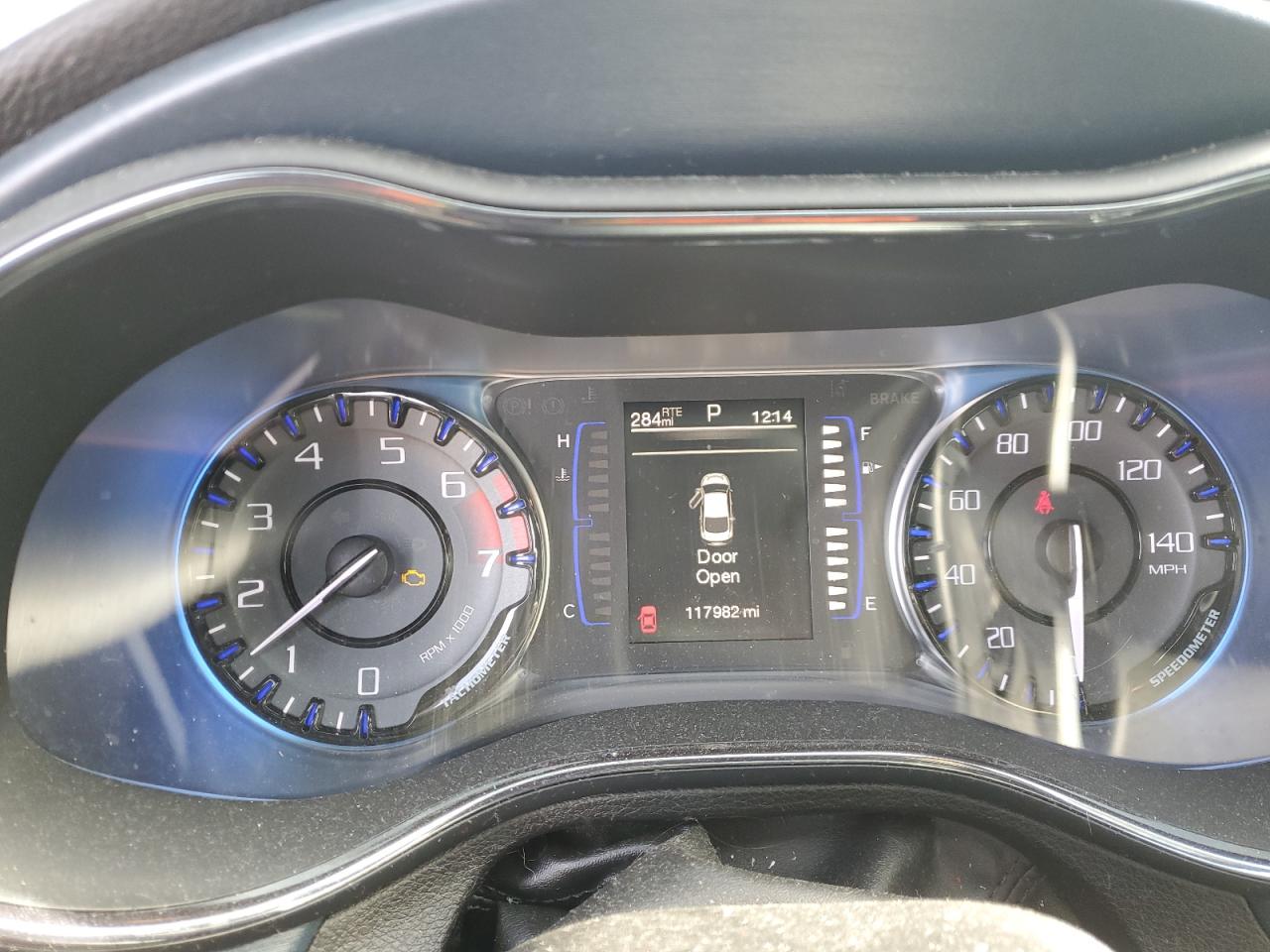 2015 Chrysler 200 - Image 9