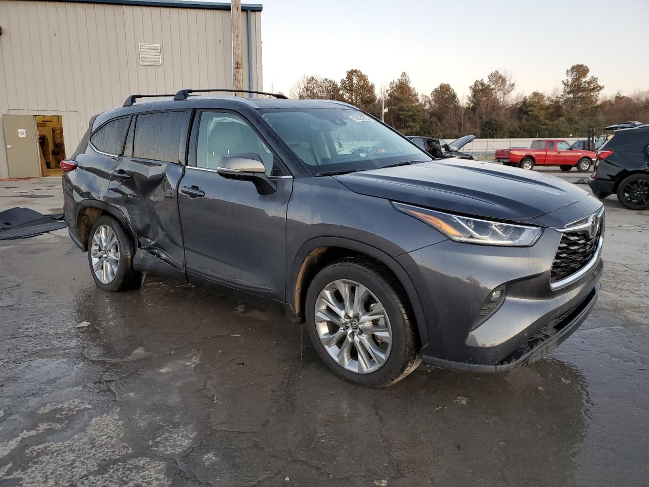 2021 Toyota Highlander - Image 4