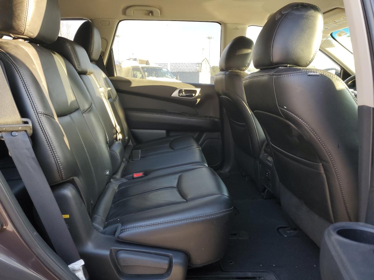 2015 Nissan Pathfinder - Image 11