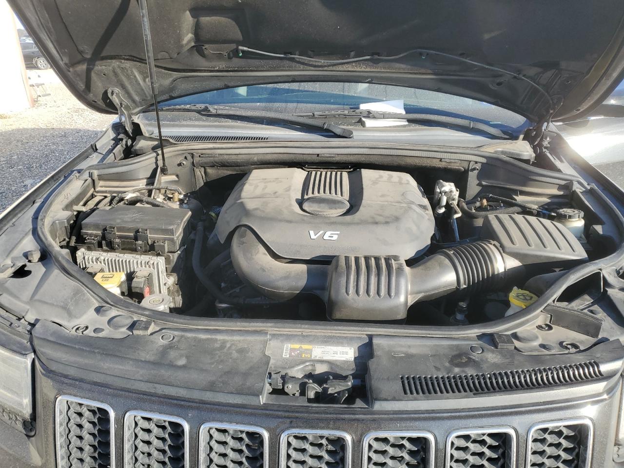 2014 Jeep Grand Cherokee - Image 12