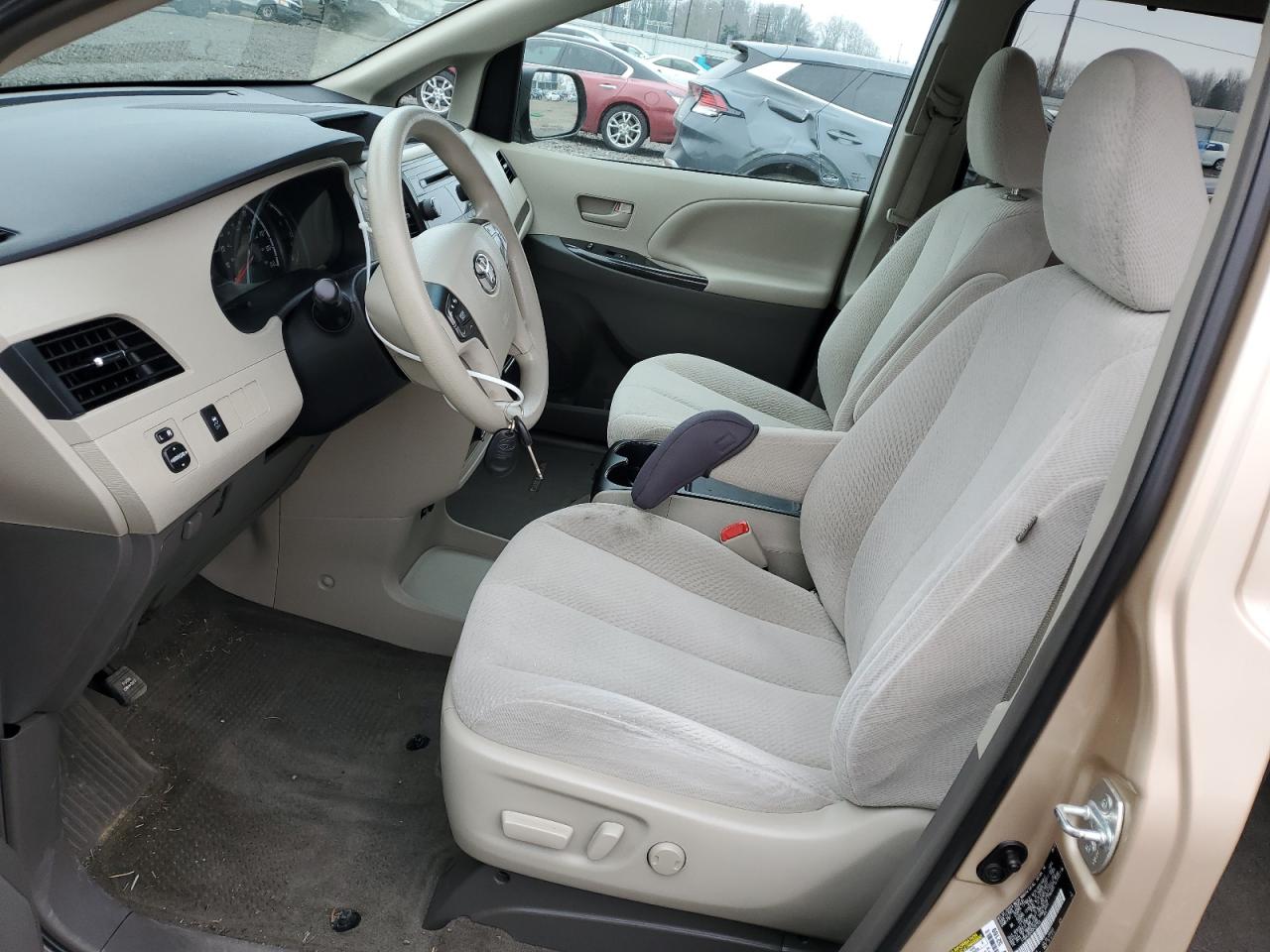 2013 Toyota Sienna - Image 7