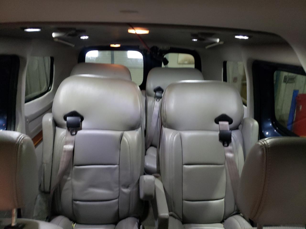 2015 Chevrolet Express - Image 10