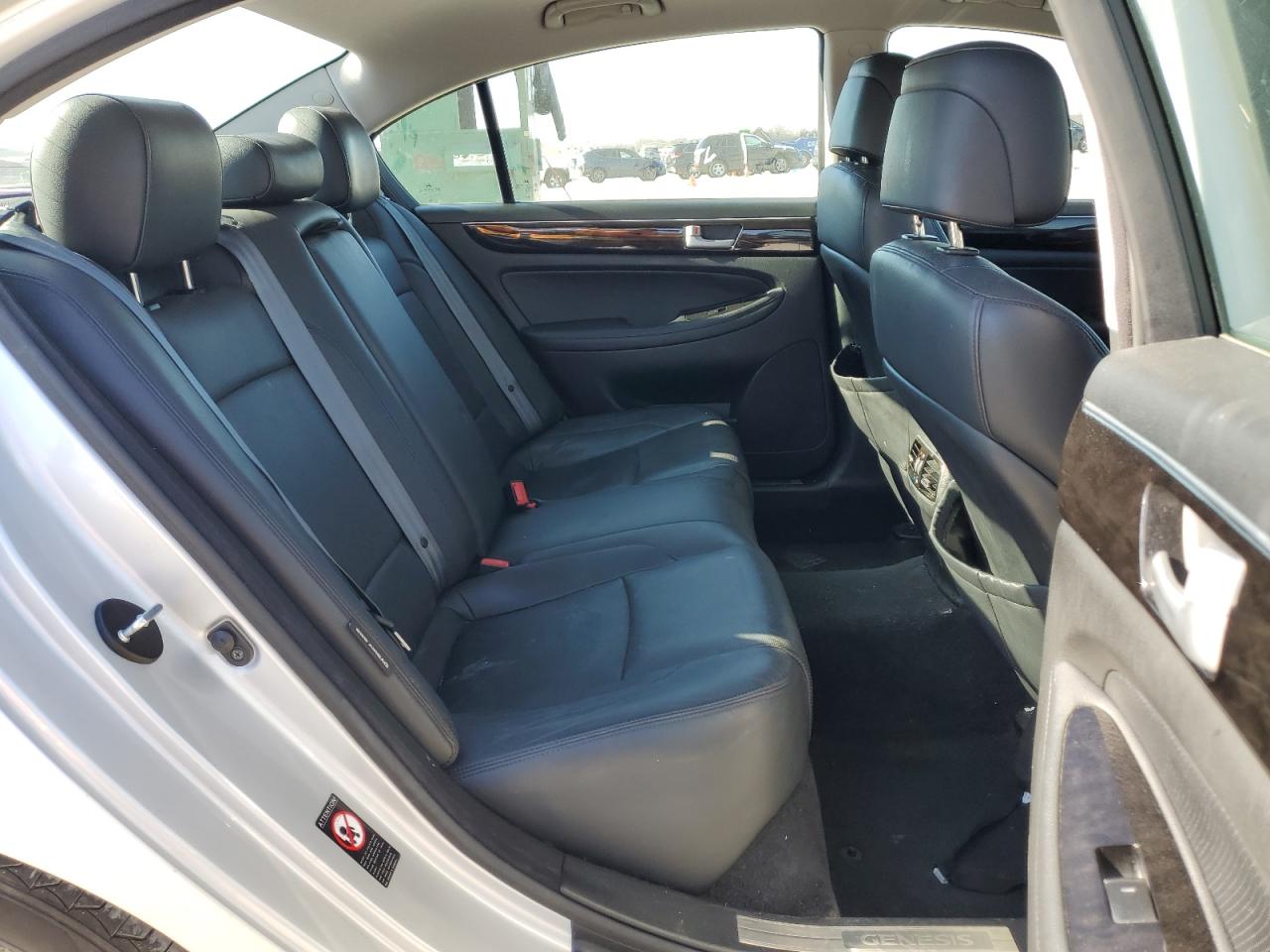 2014 Hyundai Genesis - Image 11