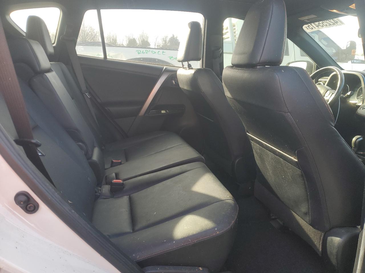 2017 Toyota RAV 4 - Image 11