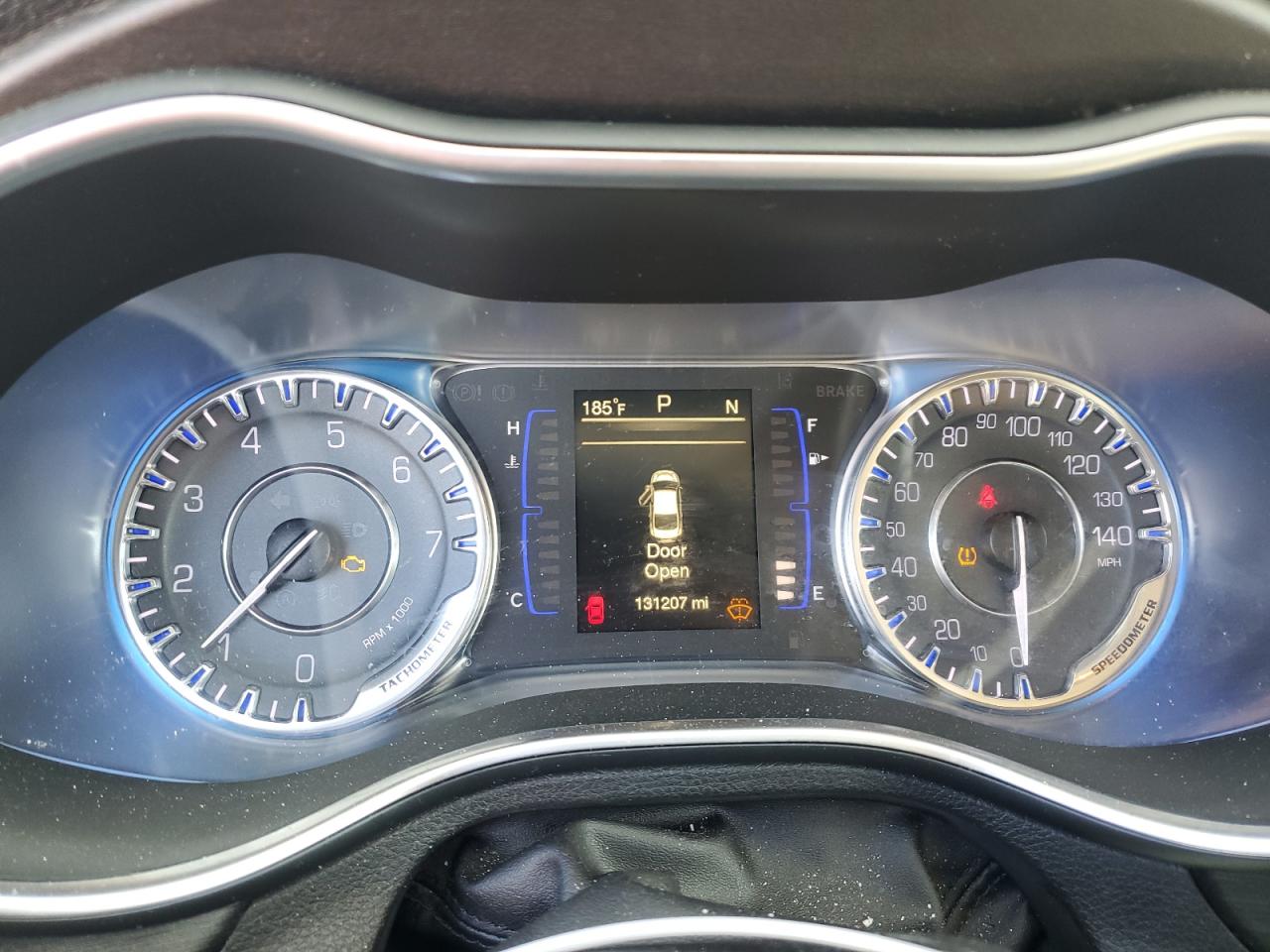 2016 Chrysler 200 - Image 9