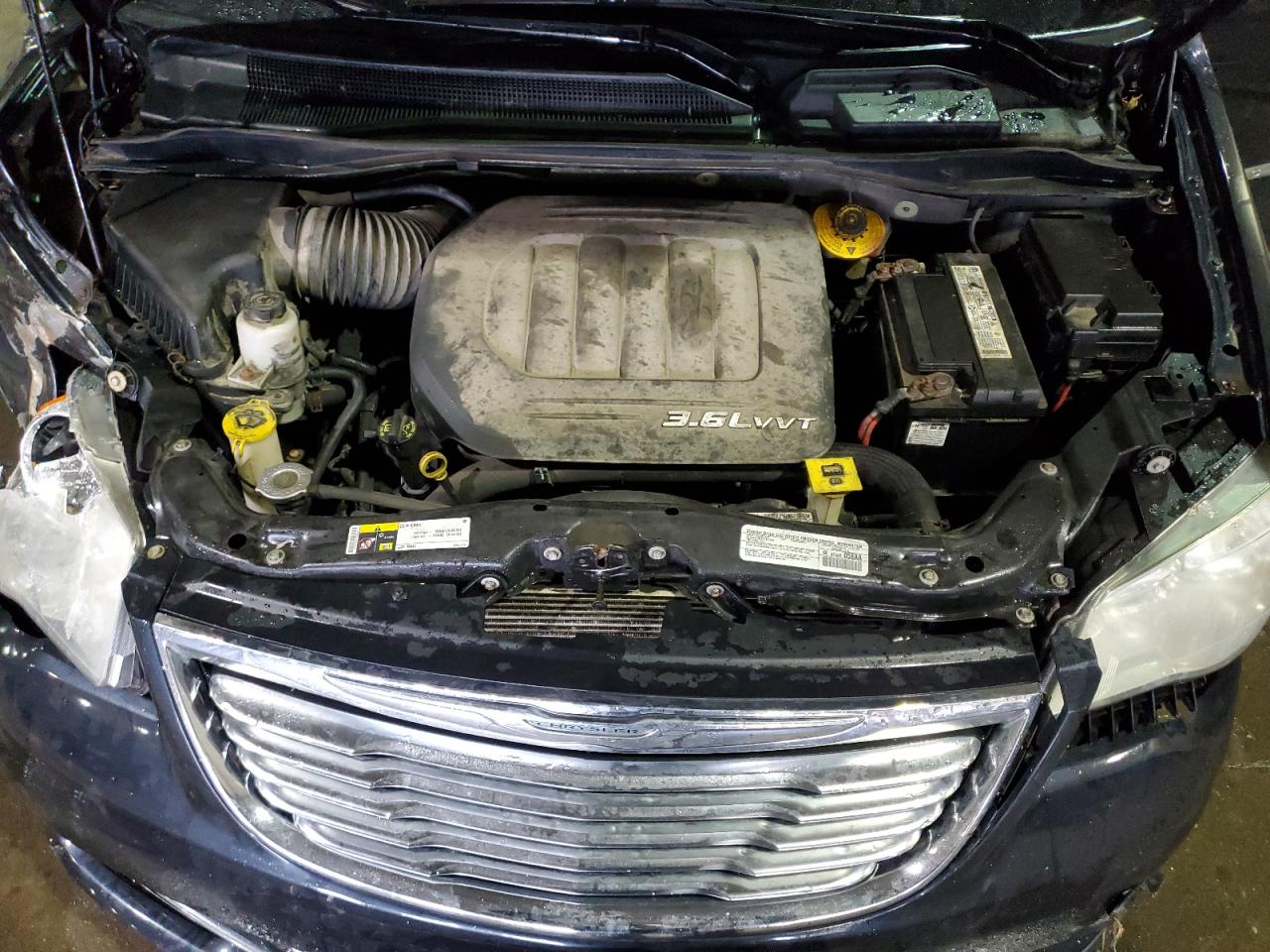 2014 Chrysler Town & Country - Image 12