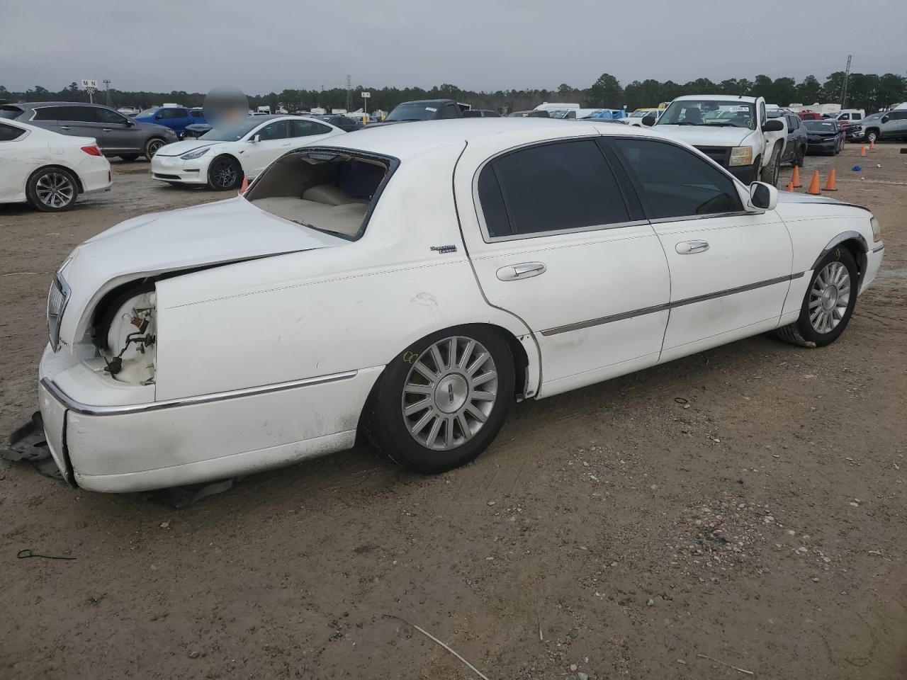 2005 Lincoln Town Car - Image 3