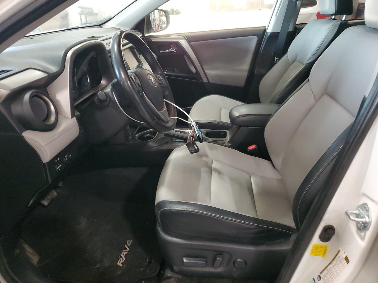 2016 Toyota RAV 4 - Image 7