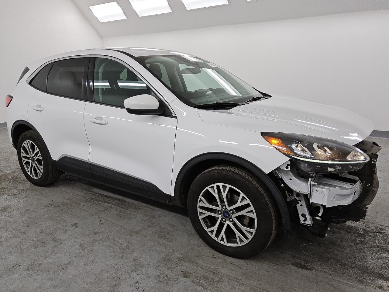 2022 Ford Escape - Image 4
