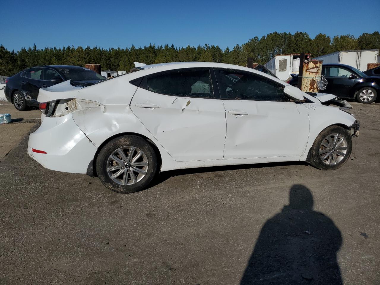 2016 Hyundai Elantra - Image 3