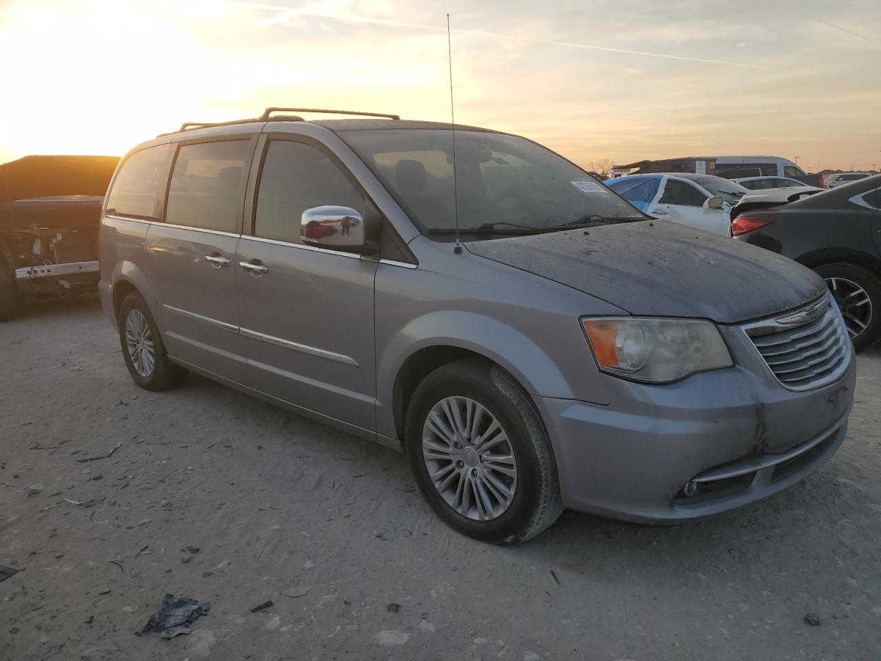 2013 Chrysler Town & Country - Image 4