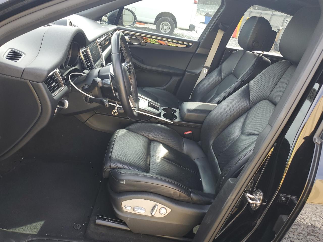 2017 Porsche Macan - Image 7