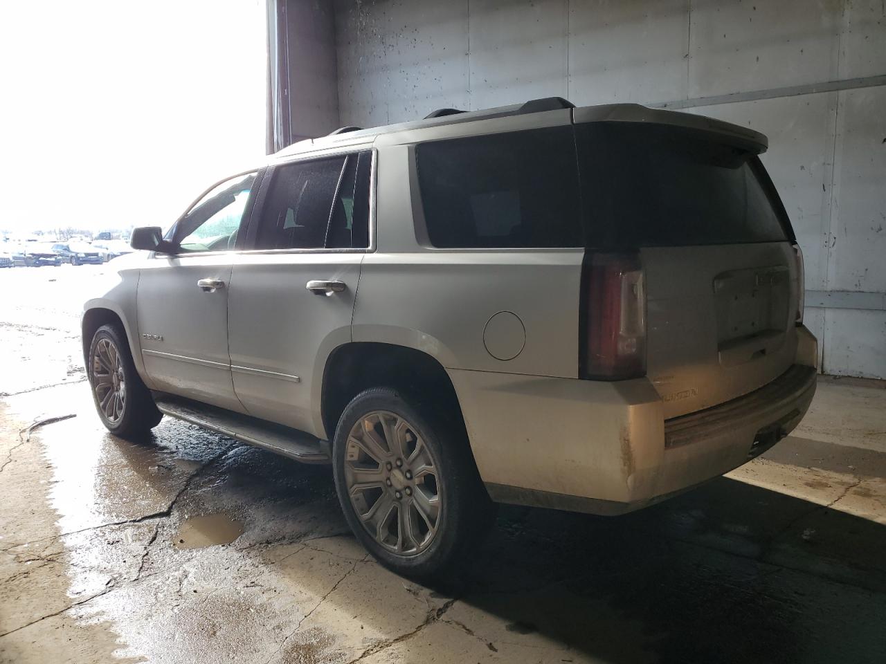 2015 GMC Yukon - Image 2