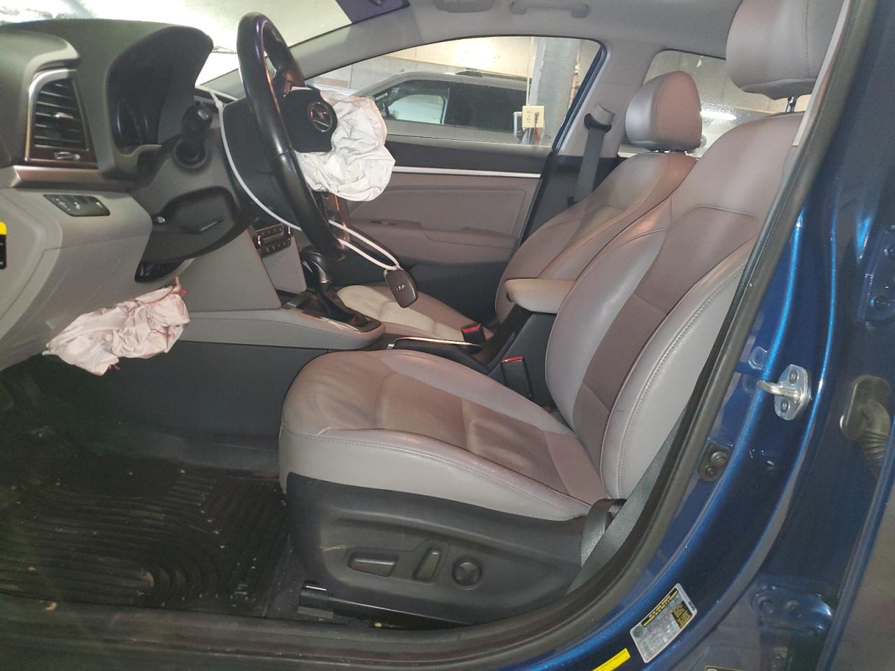 2017 Hyundai Elantra - Image 7