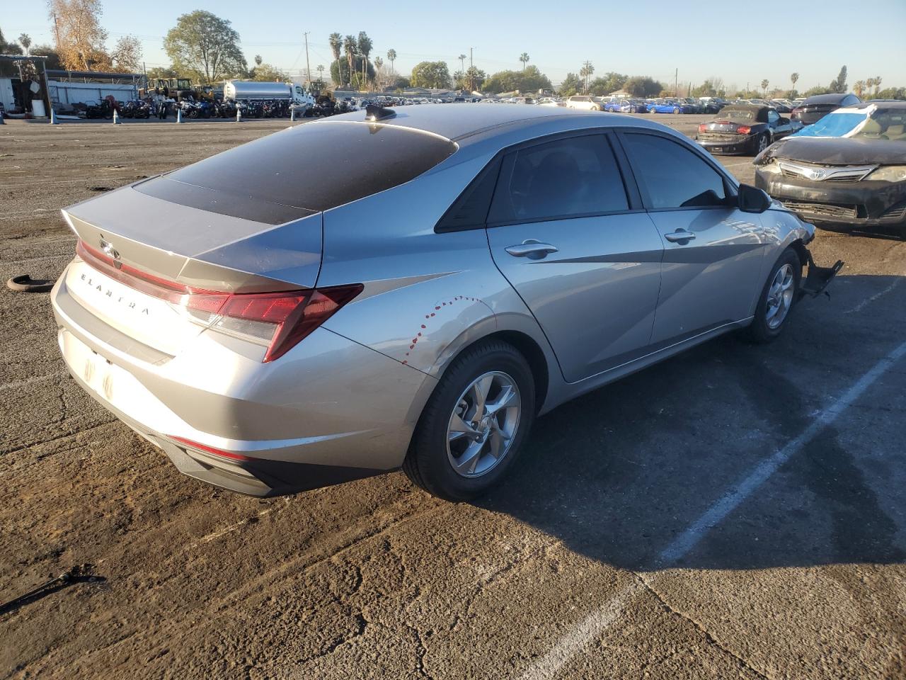 2022 Hyundai Elantra - Image 3
