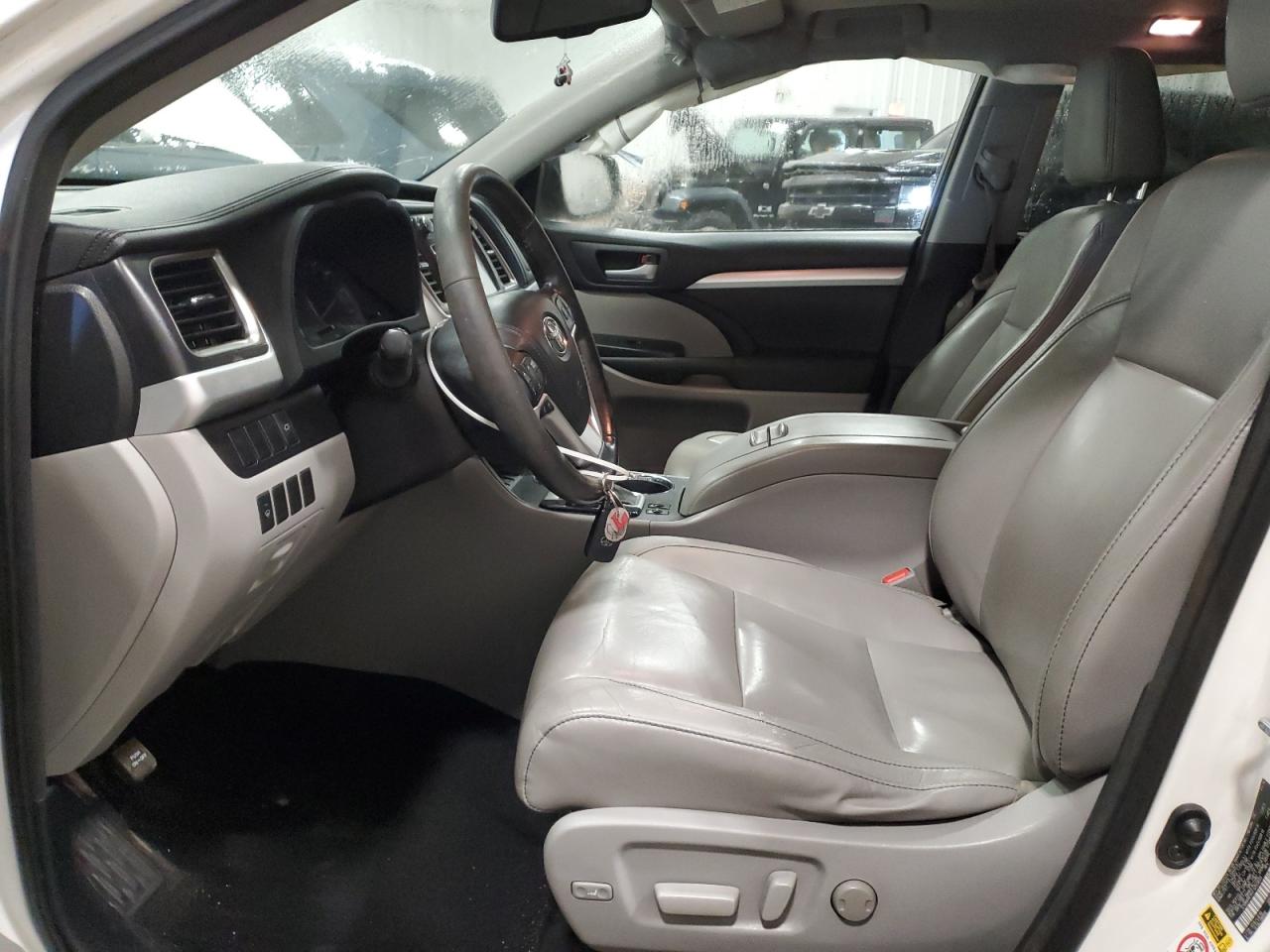 2015 Toyota Highlander - Image 7