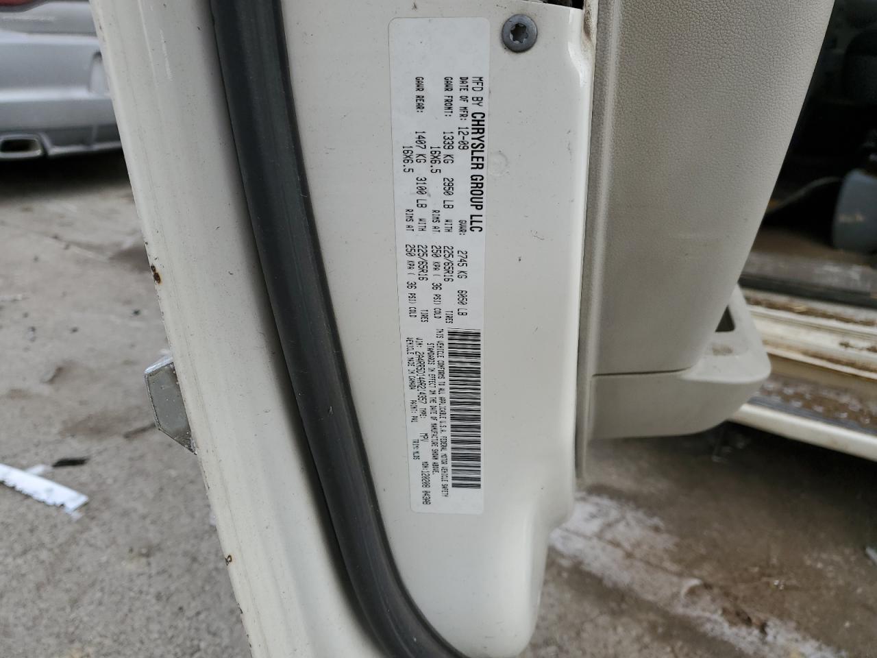 2010 Chrysler Town & Country - Image 14