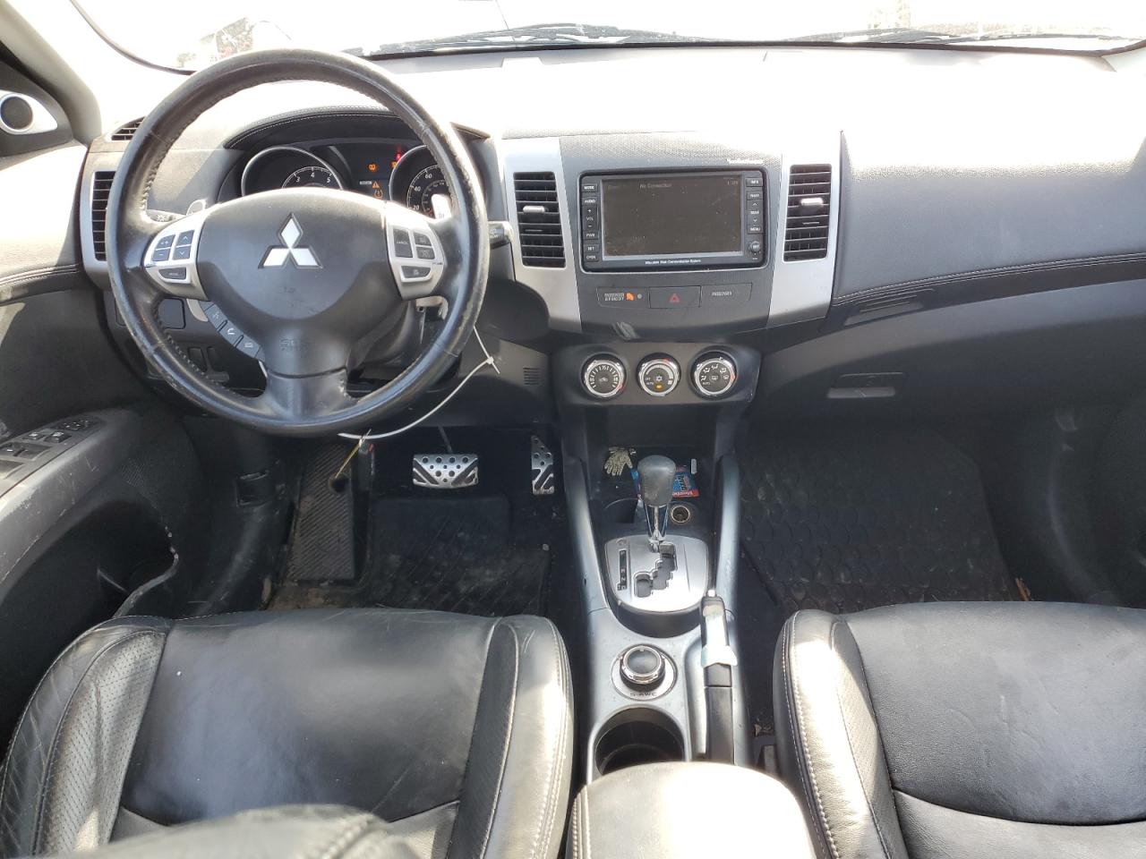 2010 Mitsubishi Outlander - Image 8
