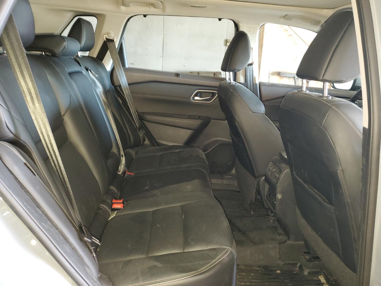 2021 Nissan Rogue - Image 11