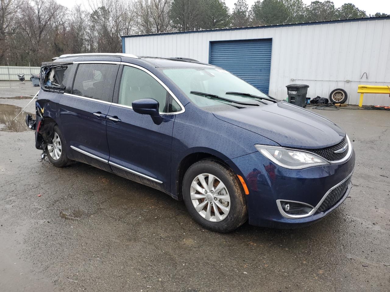 2018 Chrysler Pacifica - Image 4