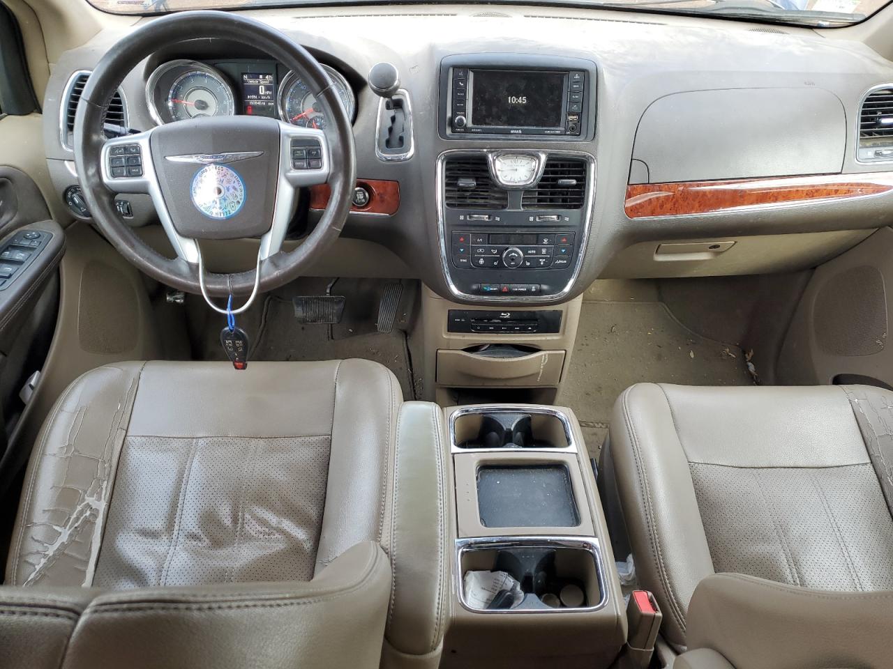 2013 Chrysler Town & Country - Image 8