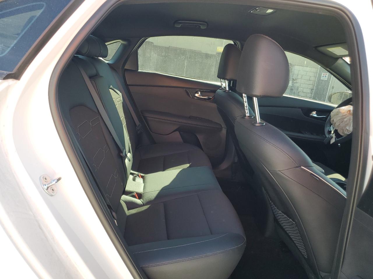 2024 Kia Forte - Image 11