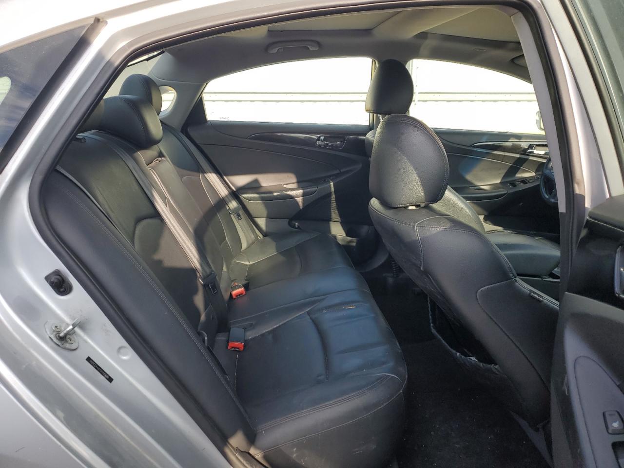 2012 Hyundai Sonata - Image 10