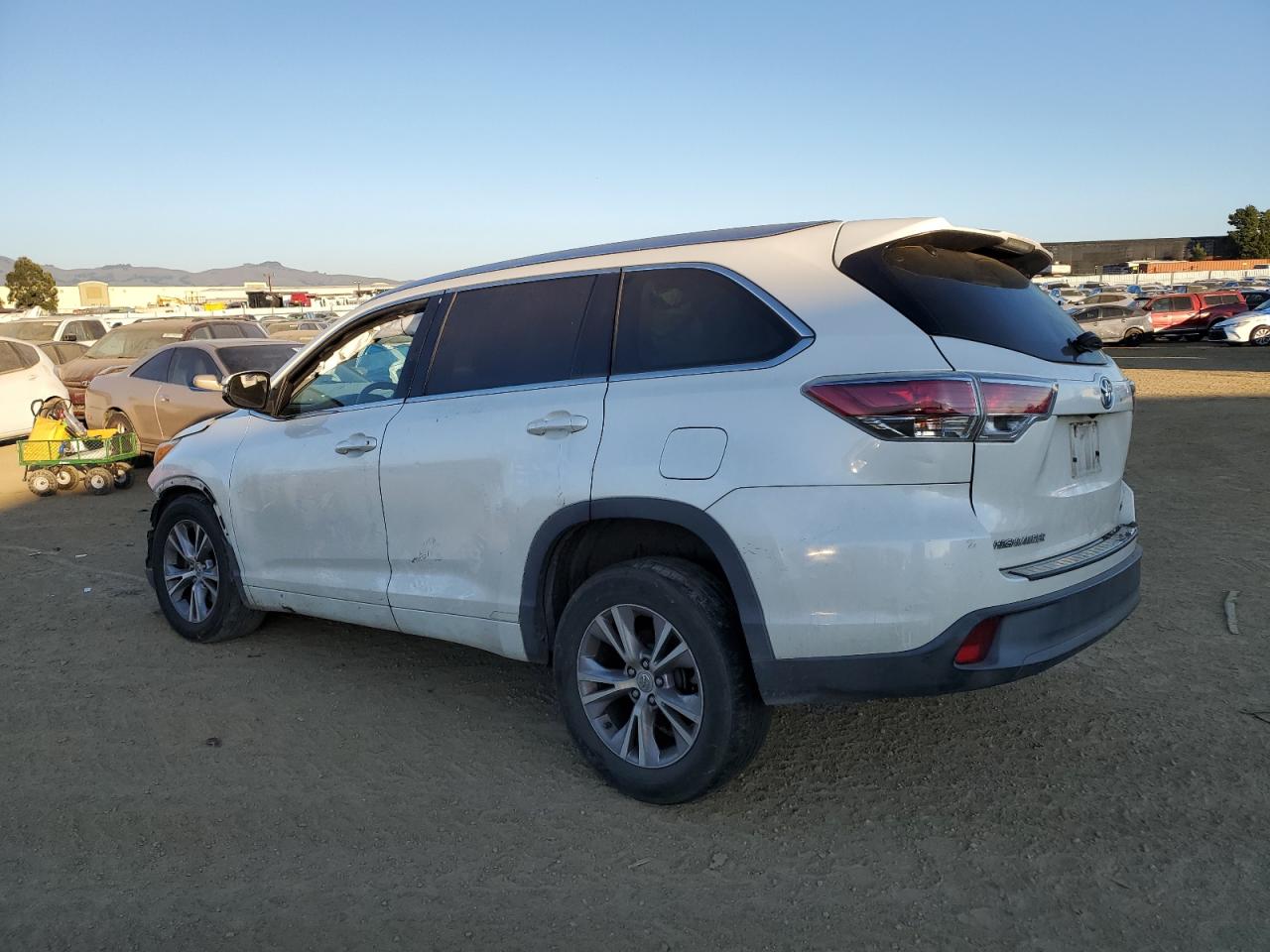 2014 Toyota Highlander - Image 2