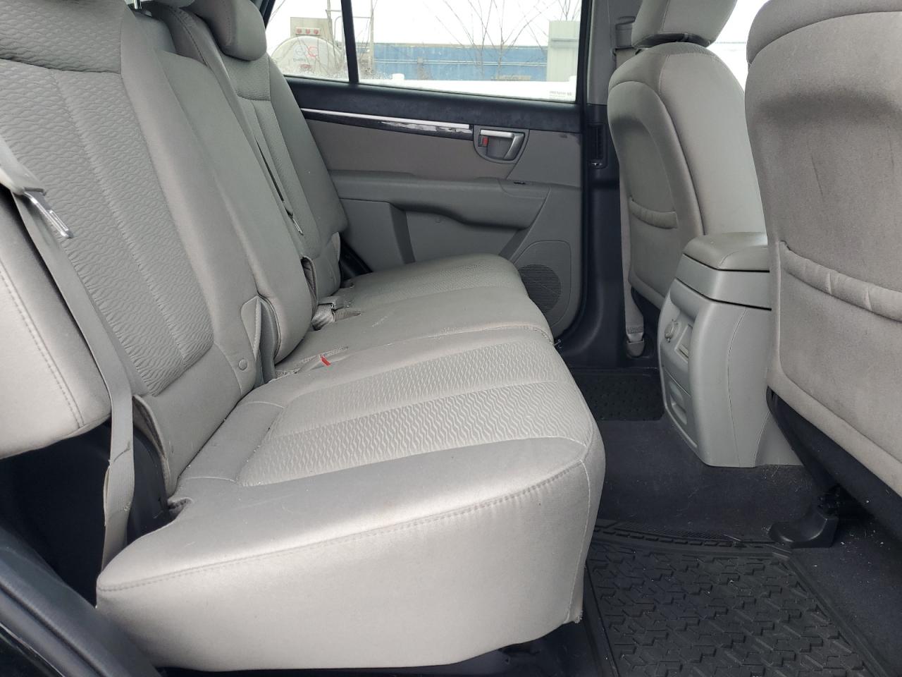 2009 Hyundai Santa Fe - Image 11