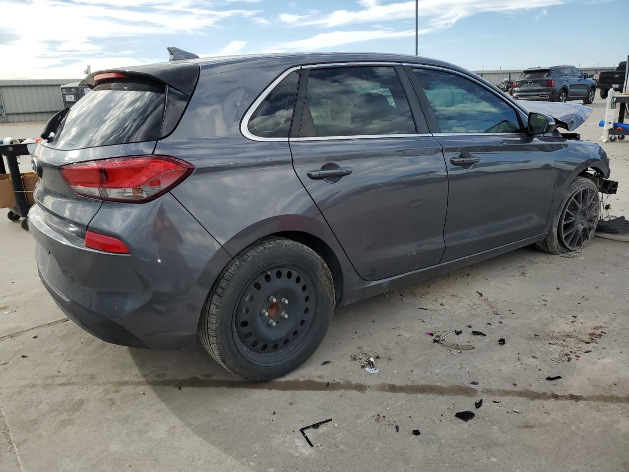 2018 Hyundai Elantra - Image 3
