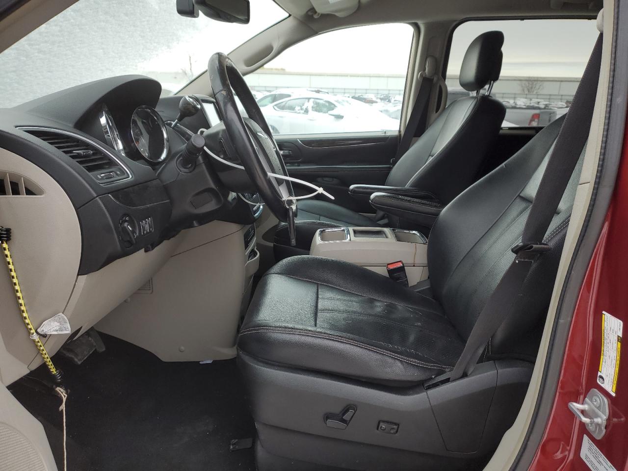 2015 Chrysler Town & Country - Image 7