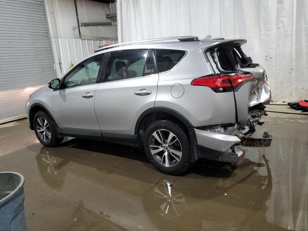 2017 Toyota RAV 4 - Image 2