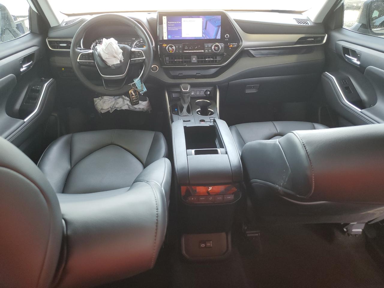2024 Toyota Highlander - Image 8