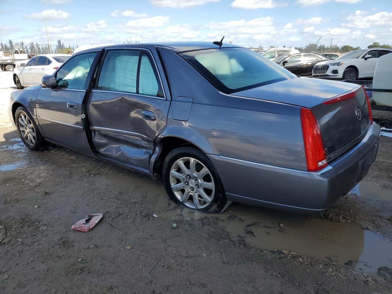 2008 Cadillac DTS - Image 2