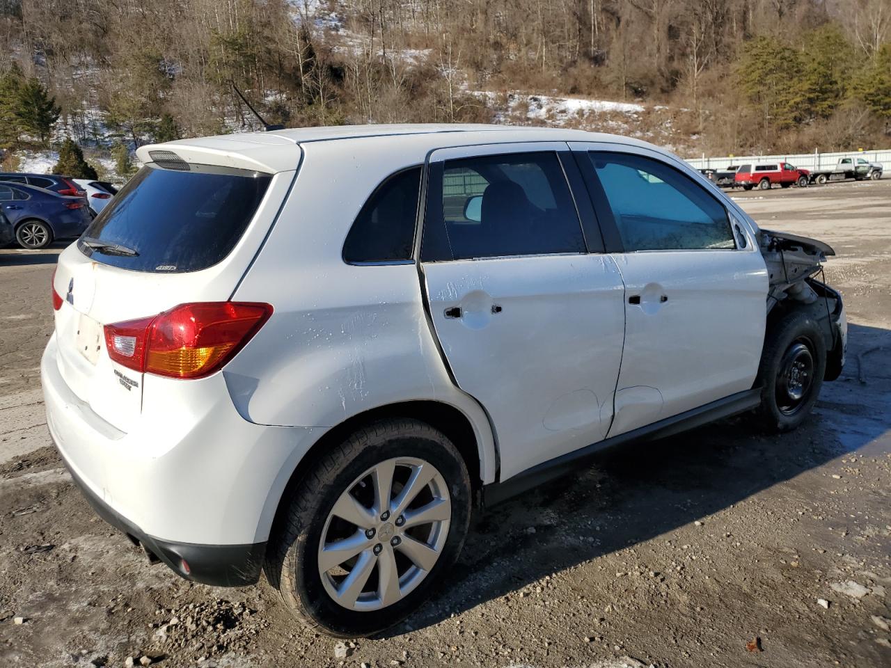 2015 Mitsubishi Outlander - Image 3