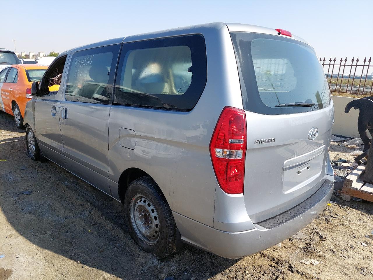 KMJWA37ROKU001152 - 2019 Hyundai H1 - #42463305