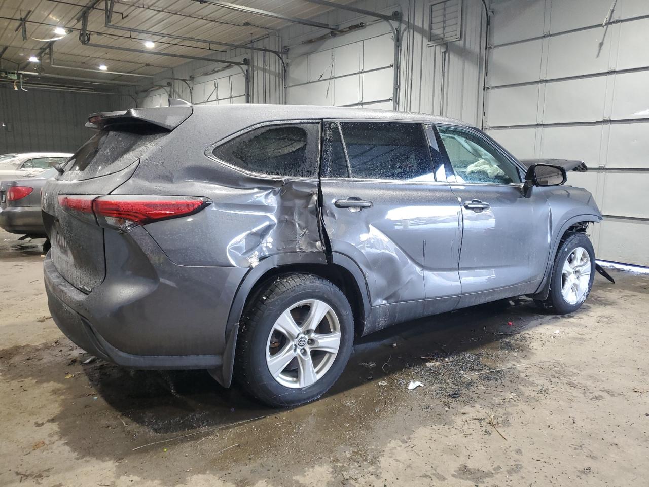 2021 Toyota Highlander - Image 3