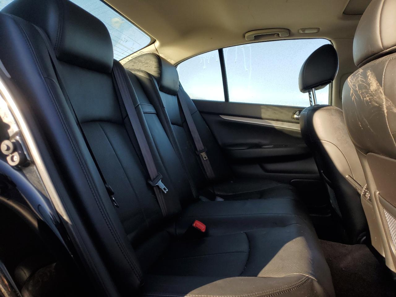 2015 Infiniti Q40 - Image 10