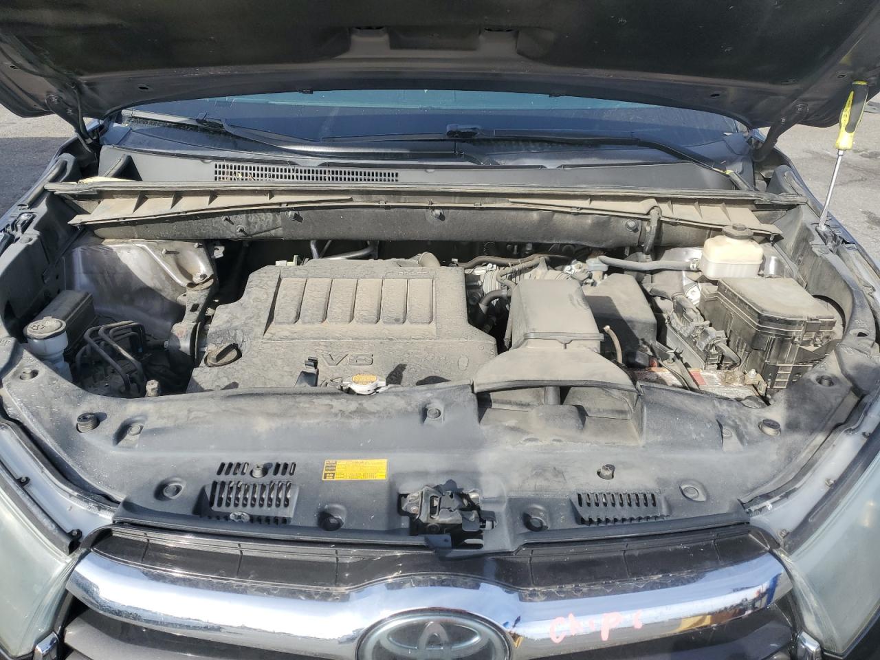 2015 Toyota Highlander - Image 12