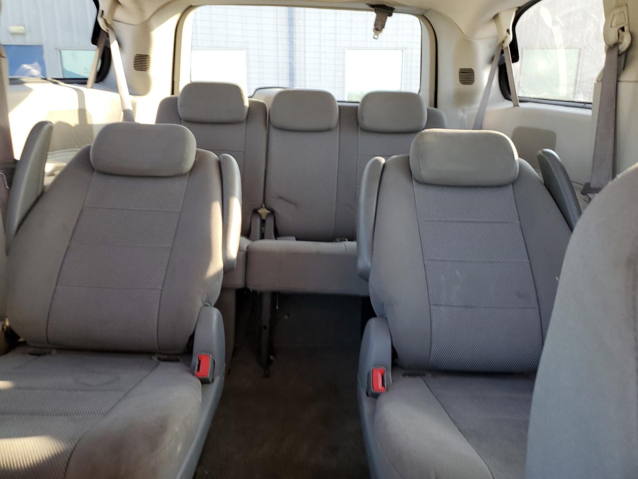 2008 Dodge Caravan - Image 10