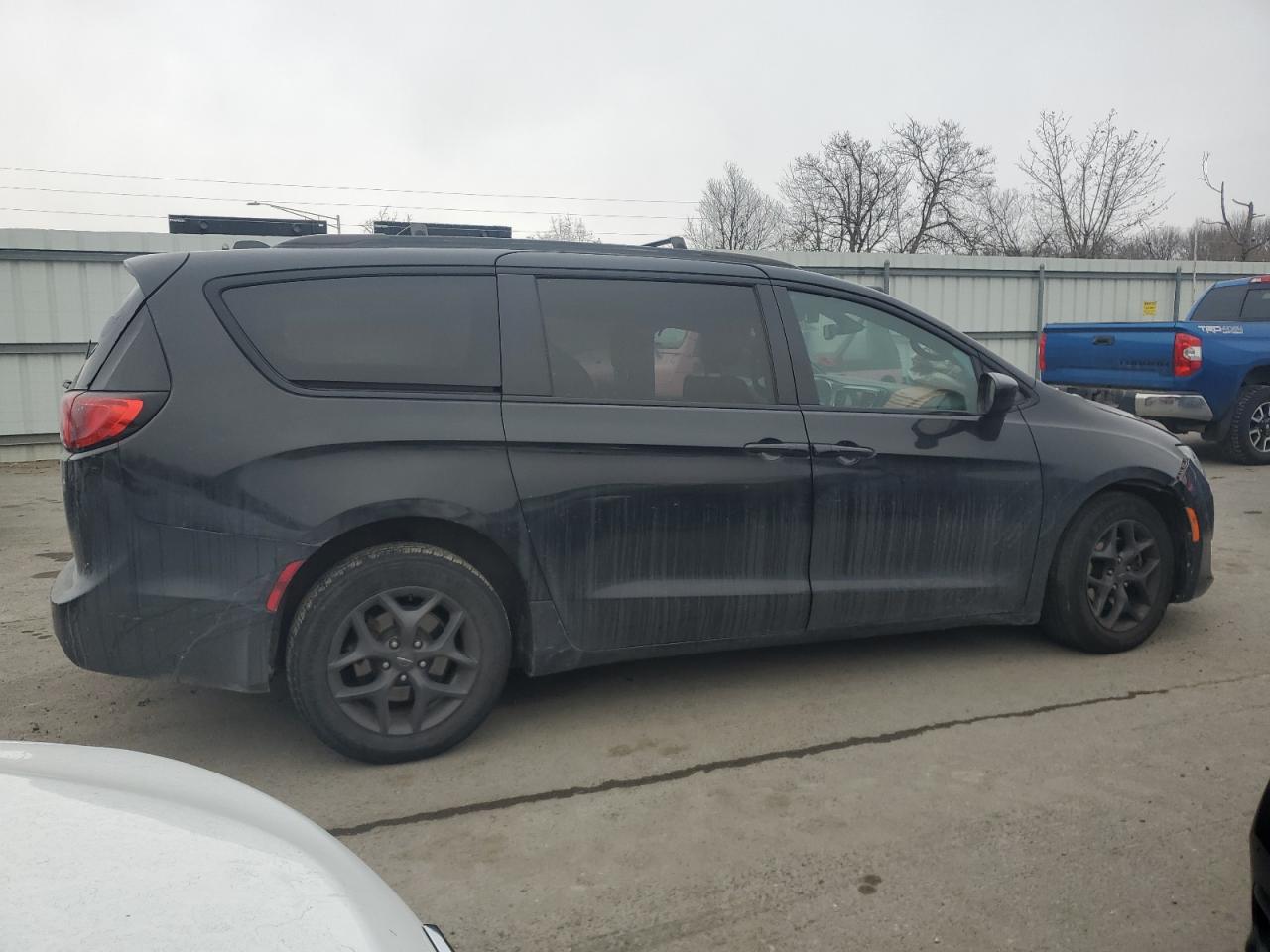 2019 Chrysler Pacifica - Image 3