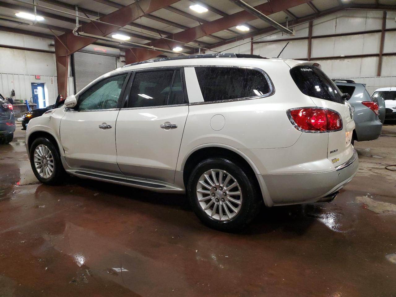 2010 Buick Enclave - Image 2